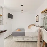 Venetian 3 *